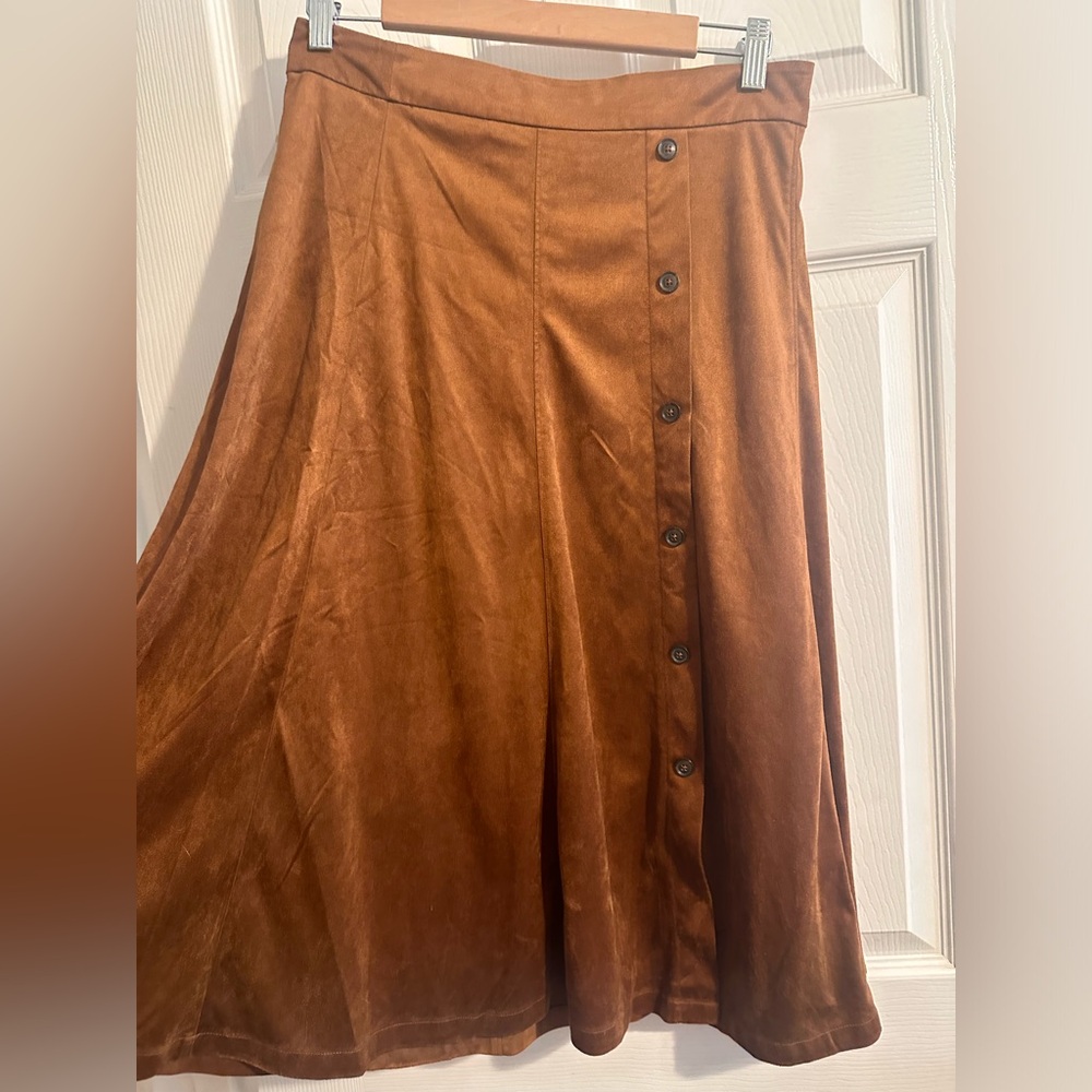 Lightly worn faux suede banana republic skirt 
Size 8 (Medium) 
Good condition